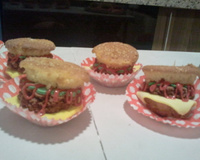 Cupcake com formato de hambúrguer