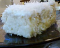 Bolo de abacaxi gelado