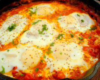 Ervilhas ao molho com ovos