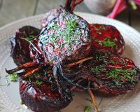 Nunca mais fiz beterraba de outro jeito depois que minha filha me ensinou essa versão assada: fica muito melhor que cozida!