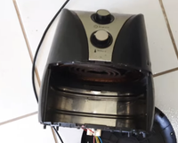 Vídeo: veja como um técnico faz para consertar uma airfryer que não esquenta