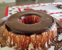 Sorvete de creme com cobertura de chocolate