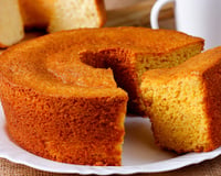 Ninguém resiste a essa receita de bolo de milho de latinha no liquidificador do TudoGostoso!