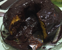 Bolo de cenoura com cobertura de caramelo