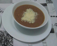 Caldo de feijão à moda goiana