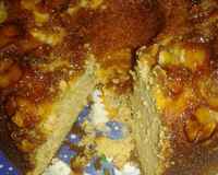 Bolo invertido de banana caramelada de liquidificador