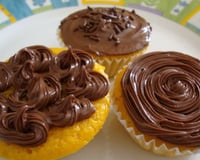 Bolinhos de cenoura com cobertura de ganache de chocolate