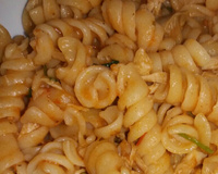 Macarronada com molho de frango desfiado