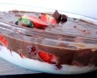 Receita de torta gelada de bis e morango