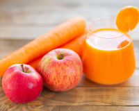6 benefícios de beber suco de cenoura com maçã pela manhã