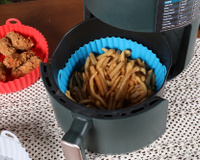 Comprei uma fritadeira sem óleo há dois anos. Gostaria que alguém tivesse me dito que eu também precisava desses acessórios