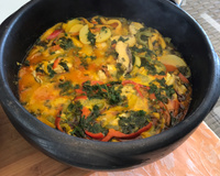 Moqueca de peixe na panela de barro