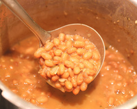 Adeus gases: truque simples do gengibre no feijão te salva do desconforto abdominal sem alterar o sabor do prato