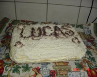 Bolo de baba de moça e doce de leite.