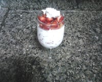 Morango com chantilly e suspiro