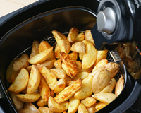 Air fryer de 12 litros em promoção no Mercado Livre: desidrata tomate seco e prepara snacks saudáveis com facilidade