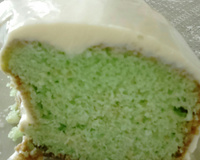 Bolo de iogurte com gelatina e cobertura de limão