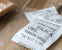 Se você tem sachês de sílica em casa, você tem um tesouro: veja 9 novos usos incríveis para o sílica gel