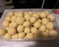 Bolinho de arroz frito e recheado