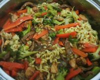 Yakissoba de carne com legumes do ED