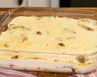 Não tem um final de semana que eu não faça essa isca de carne ao molho de queijos para servir com cervejinha gelada