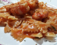 Farfalle com camarões