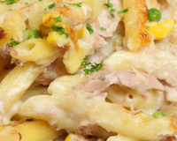 Descobri a receita do melhor macarrão de atum do mundo e é muito fácil de fazer para um almoço ou jantar rápido