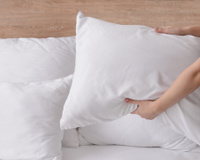 Você provavelmente está limpando o seu travesseiro do jeito errado: esse é o método mais eficaz para evitar a presença de ácaros e bactérias