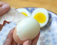 Como cozinhar ovos para que sejam fáceis de descascar e a casca se solte com facilidade? Com esse truque, você não precisa usar sal e nem vinagre