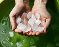 Já anota pro verão: saiba como simples cubos de gelo podem resfriar uma sala inteira sem ar condicionado