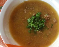 Caldo de carne moída com mandioca