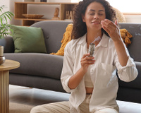 Poucas pessoas sabem, mas a minha avó me ensinou: queimar folhas de sálvia em casa é um tesouro para o ambiente