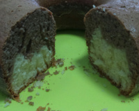 Bolo mesclado de baunilha e chocolate