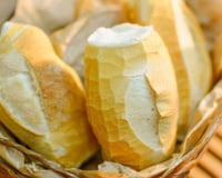 Você não vai mais jogar pão fora depois de descobrir isso: ele pode virar um fertilizante natural para suas plantas