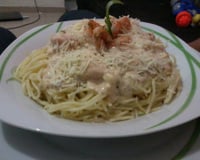 Macarrão com molho branco de camarão