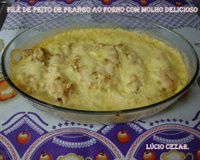 Filé de peito de frango ao forno com molho