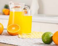 Suco de laranja, limão e folha de amora: receita simples com benefícios que você nem imagina