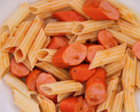 Macarrão com salsicha: saiba como incrementar essa receita