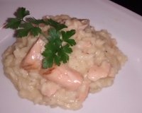 Risoto de salmão com queijo gruyere