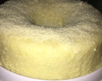 Bolo de tapioca com calda