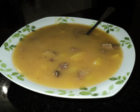 Deliciosa sopa de mandioca com costela