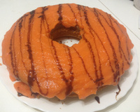 Bolo de cenoura com recheio e cobertura