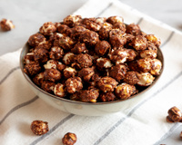 Nem queima, nem gruda: a pipoca doce que dá certo na primeira tentativa e todo mundo aprova