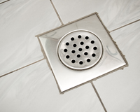 Nada de cheiro de esgoto nos ralos: 3 truques para fazer a limpeza corretamente e acabar com o odor