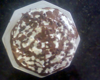 Bolo de chocolate com cobertura de marshmallow