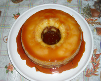 Bolo com pudim cremoso