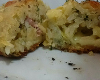 Bolinho de arroz recheado com queijo