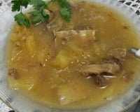 Sopa de mandioca com costela bovina