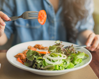 “Não jante depois das 20h”: nutricionista explica como os horários das refeições influenciam o organismo