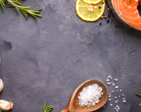 Sal de laranja e alecrim pra dar uma bossa exclusiva às suas receitas: tempero fácil de fazer que faz toda a diferença no sabor dos seus pratos